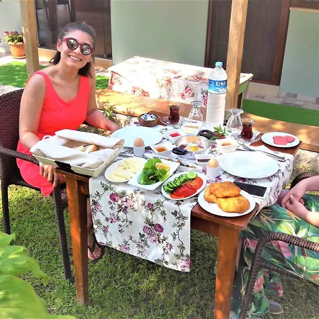 Motel Assos Nazan Restoran Sokakağzı