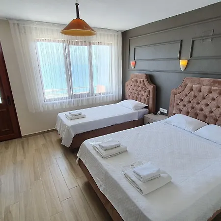 Assos Nazan Restoran Sokakagzi